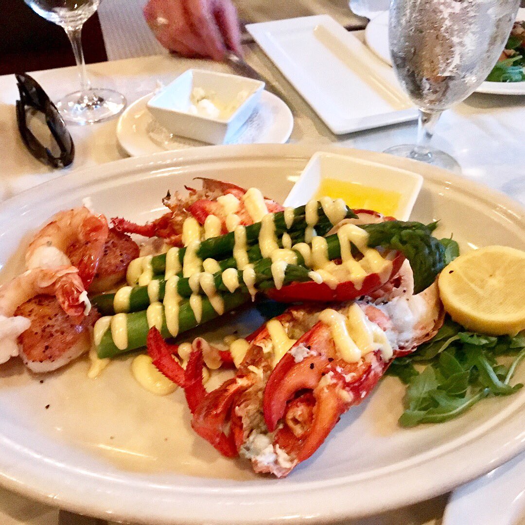 pradcaroline's tweet photo. ❤️taking Peggy @CrazyWomanWater to our fave restaurant @hallschophouse. #beststeak #onlycollaredsieat #seafoodtrio https://t.co/xc02e4J90A