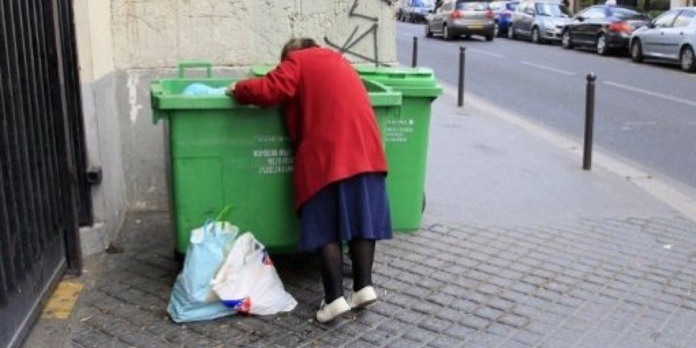 Résultat de recherche d'images pour "vieux pauvres poubelles"