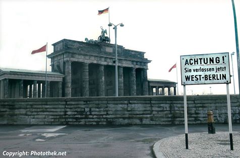 Heute vor 56 Jahren begann der Bau der #BerlinerMauer. Wir gedenken der Mauertoten+sind froh, dass wir in der EU heute ohne Mauern auskommen