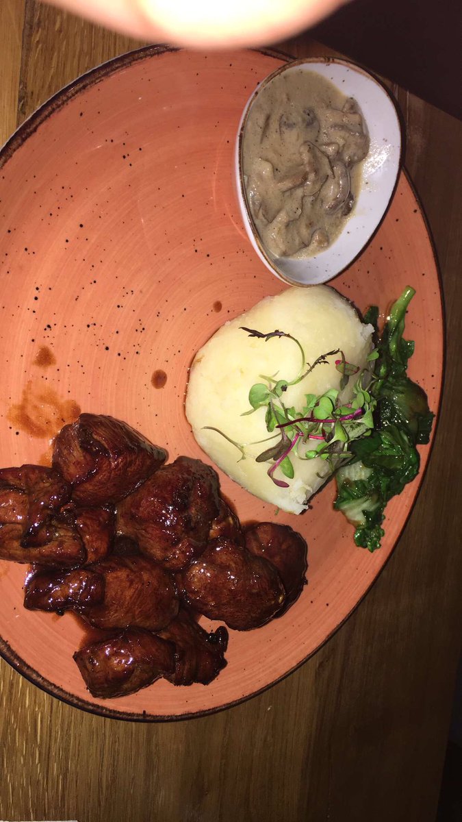 dullahkins's tweet image. Omg guys have you heard of @CowFish_Za one of the best evenings I've had.The prawns, the sushi, the burgers 👌🏼👌🏼everything was just amazing