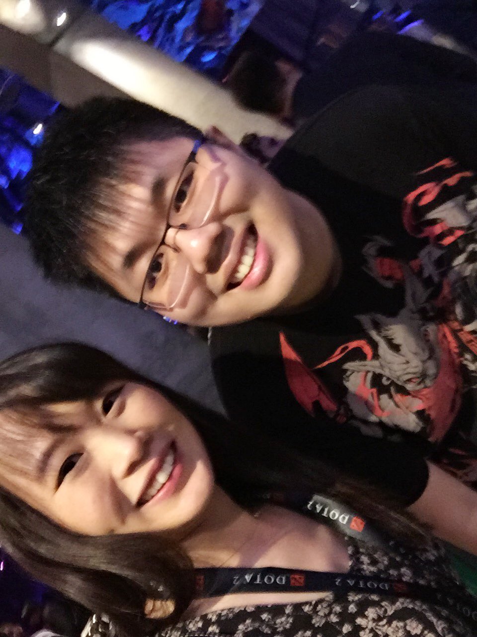 DHGL1FzUwAA_dZU.jpg:large