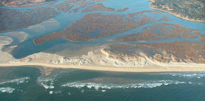 Syntinex's tweet photo. @GSS_NCM smart balloon surveys marine life at Nauset Beach #cctvlens choices being made & #infraredCCTV possibility https://t.co/LdffHr4RI0 https://t.co/wtKSlgCYFf