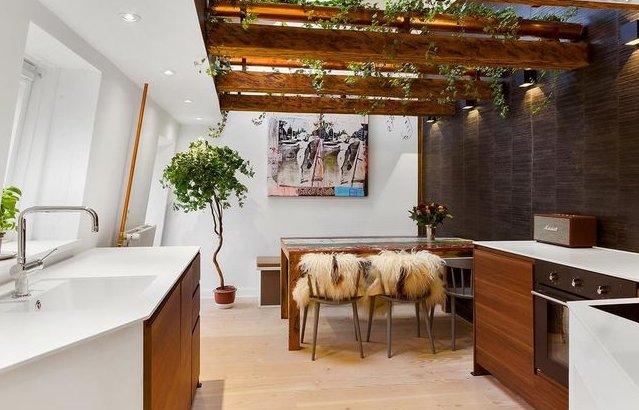 This renovation enthusiast glammed up a 200-year-old Danish apartment with DIY and a bit of rock 'n' roll po.st/PrZgbo