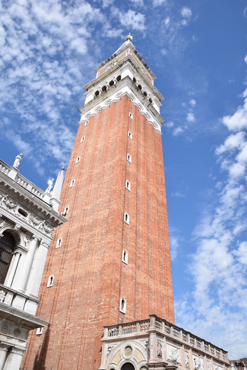 初のイタリア旅行の息子が この外壁 登ったことある あのゲームをやると観光が楽しくなるは本当だった Togetter