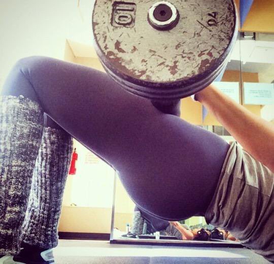 El hip trust trabaja los glúteos como ningún ejercicio. #fitnessGirl