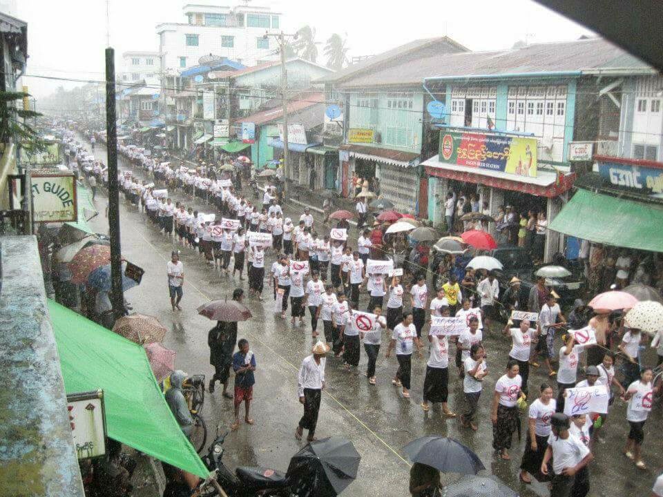 news_arakan's tweet photo. Today #Rakhine #Demonstraction against UN&INGOs so called #Rohingya terrorists supporters#Burma. https://t.co/WN9R2seFCx