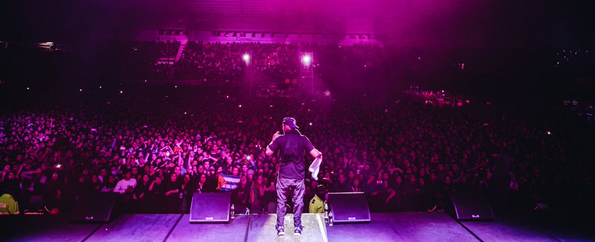 Residente's tweet image. Gracias Tunja Colombia! Estadio lleno, corazón contento 🙏 Thanks Tunja Colombia. Amazing energy! photo @CesarBerrios13