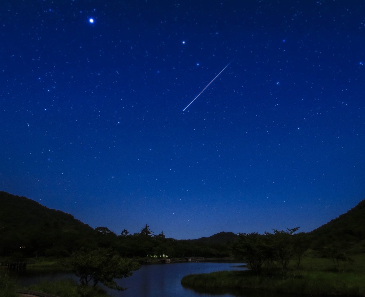 wingfarm's tweet photo. #ペルセウス座流星群 今年は赤城山の覚満淵で狙ってみた。
2枚目のは色も鮮やかでデカかったのに、フレームの隅😭 https://t.co/hhothpdKcm