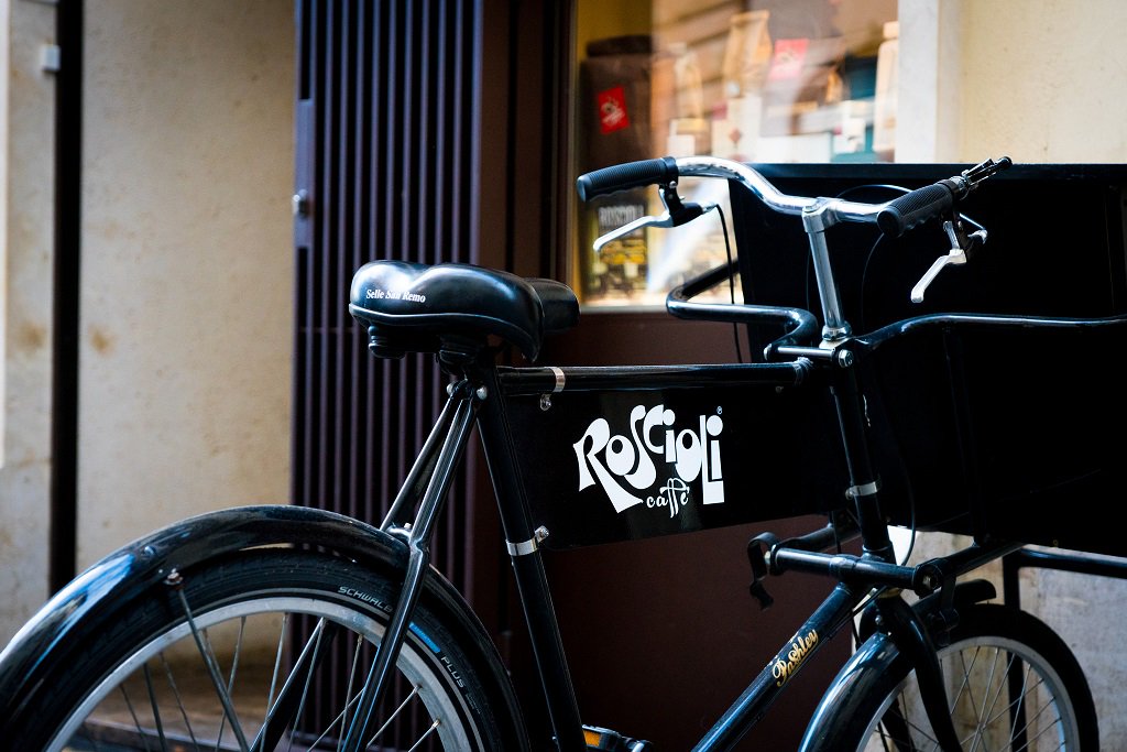 Ricordiamo a tutti i clienti che il Caffè Roscioli, chiuderà per ferie dal 14 al 20 agosto compresi. #rosciolicaffe #roscioli #roscioliroma