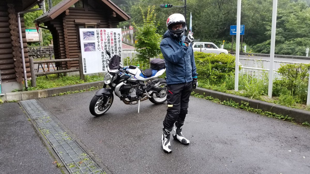 kokossosso's tweet photo. お盆休み

雨の中,山道ワインディング

12時間Riding

超ナイス仲間!!!

#Brutale800 #R1 #GSX-S1000f

#高尾山、多摩 https://t.co/SuX3DVBPp0
