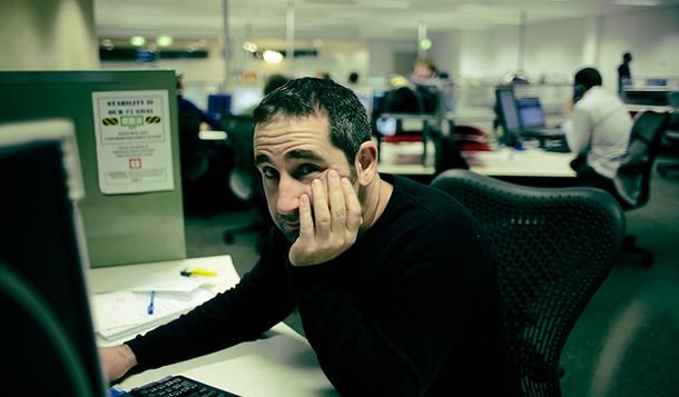 elmundotoday's tweet photo. El tipo gracioso de la oficina es relegado a tipo pesado de la oficina https://t.co/dy5pLmu7E9 https://t.co/nm4uAmZWqf