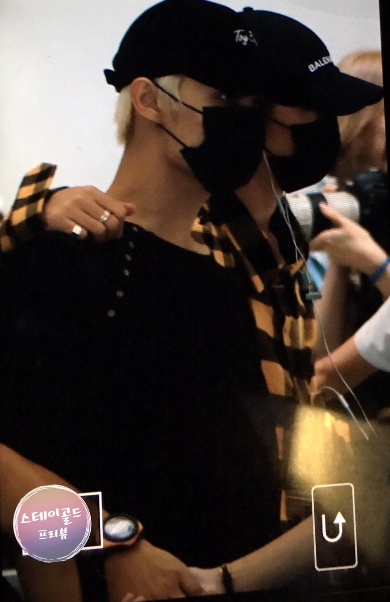 Stay_Gold0610's tweet photo. 170813 HKG 출국

#문준휘 #준 #세븐틴 #文俊辉  @pledis_17 https://t.co/tpDmOlDboF