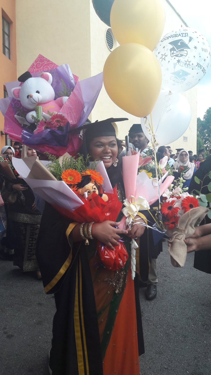 darvnaraj's tweet photo. She's finally done! Proud cousin. The Engineer Cousin. 😎❤ #UNITENCONVO2017 #uniten https://t.co/Ro7dfVD6Fg