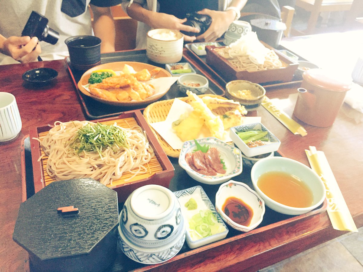 HugField's tweet image. 松本行ってお城観て来ました😄
綺麗やった...その後、満腹になるまで色んなものを食べ、ゆったりと四柱神社に参拝しにいき、英気を養った後、小休憩のつもりで入った店のかき氷に絶望させられました..