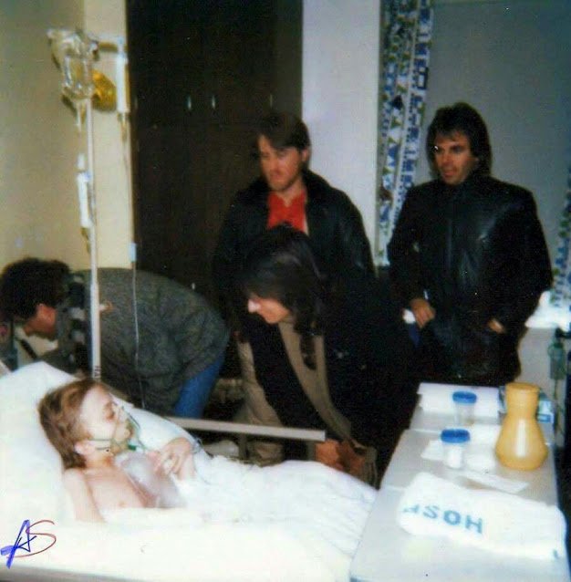 SugarLovesp's tweet photo. Journey visited fans, even travelling far overnight just to bring them joy. Steve went with Jon, Neal, and Ross when this pic was taken. https://t.co/JZTJArXL5h