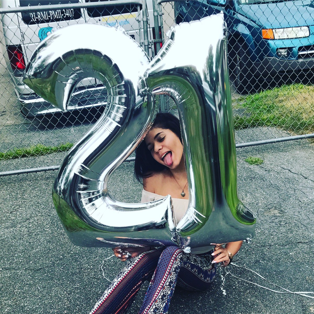 queencass18's tweet photo. Happppy birrtfffday to mee https://t.co/YtpkY9FQDm