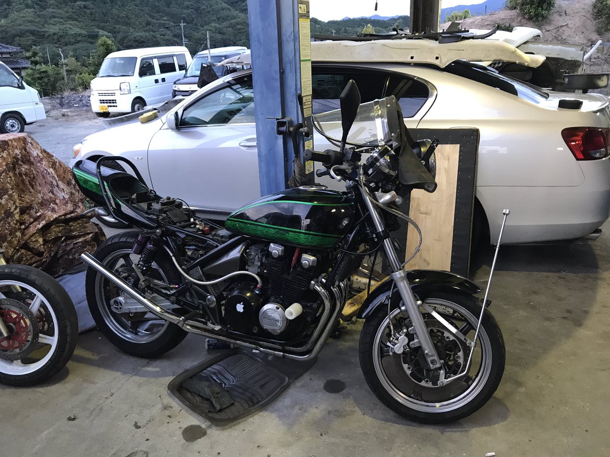 shota19957728's tweet photo. 福岡県からゼファーx売ります
外装変わります😊
気になる方はDMください
シートは黒の三段シートあります😊
＃ゼファー売ります
＃拡散RTお願い致します https://t.co/qc5Vc5Gha4