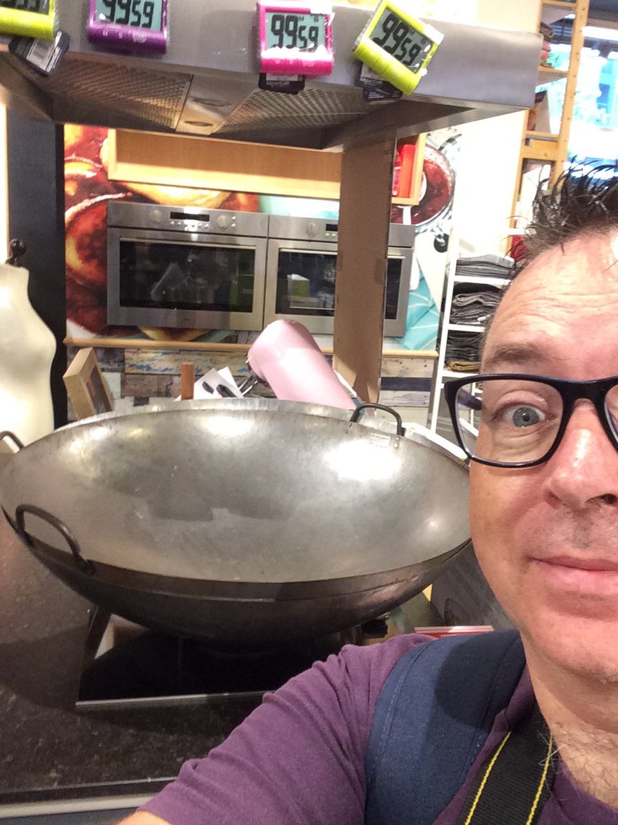 EustaceEusts's tweet photo. Exploring the market in Rotterdam, something I love on a Saturday #Rotterdam #markt #markhal https://t.co/TnTW8lwVMr