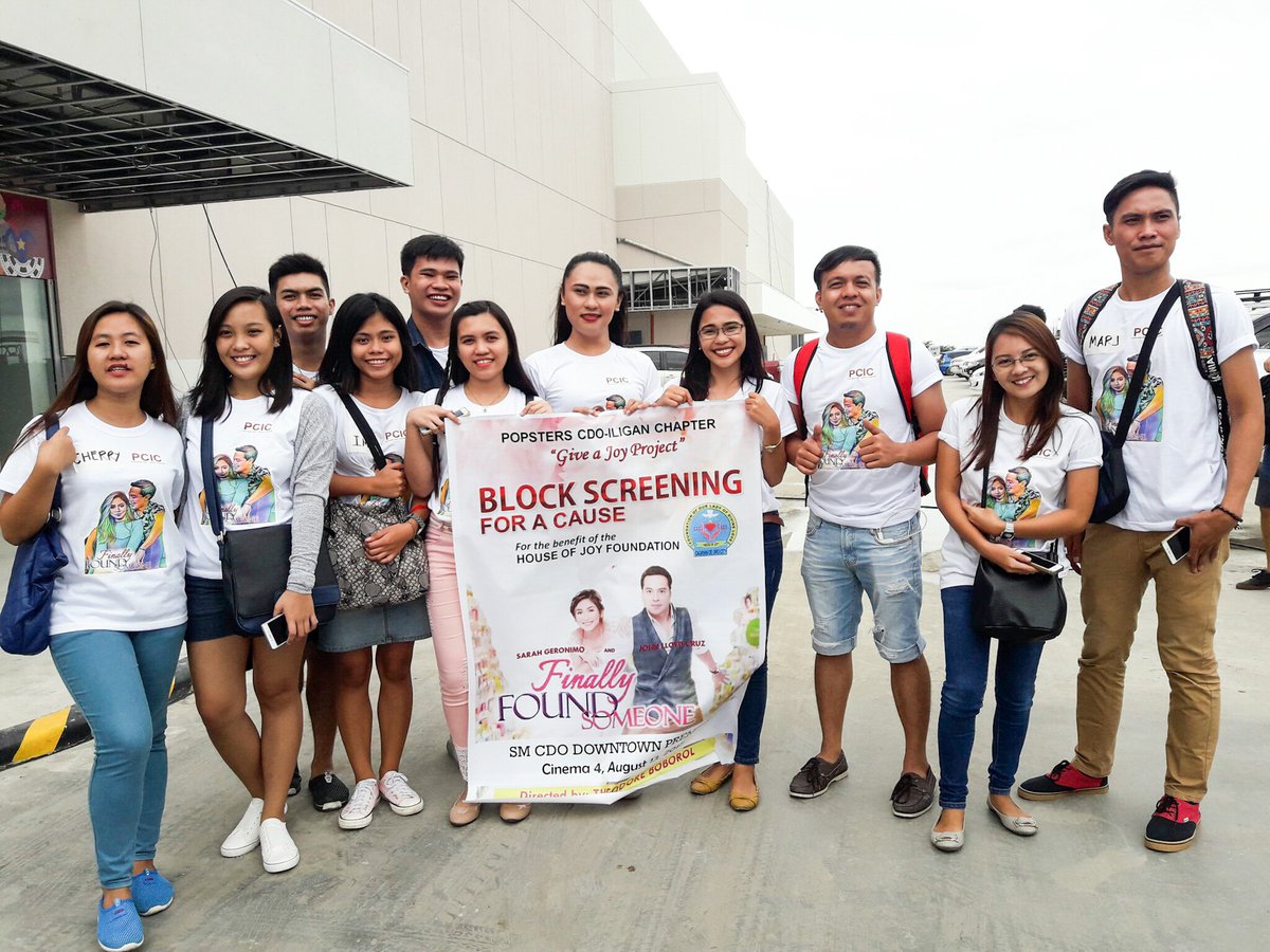 christinecstino's tweet photo. We love you @JustSarahG ❤😍😘 #FFSBlockScreeningforACause ❤ #FinallyFoundSomeone #FinallyFoundSomeone3rdBlockbusterWeek https://t.co/jrlNrHGaTt