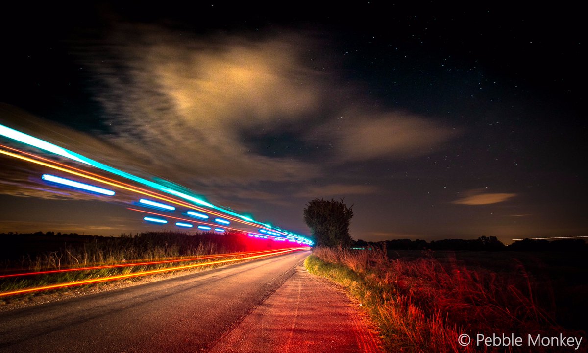 MarkbBentley's tweet photo. Had a bit of a play trying to capture a meteor , #G4 #LR #LandRover #lrdiscovery #BrizeNorton https://t.co/cf6IgTQNJK