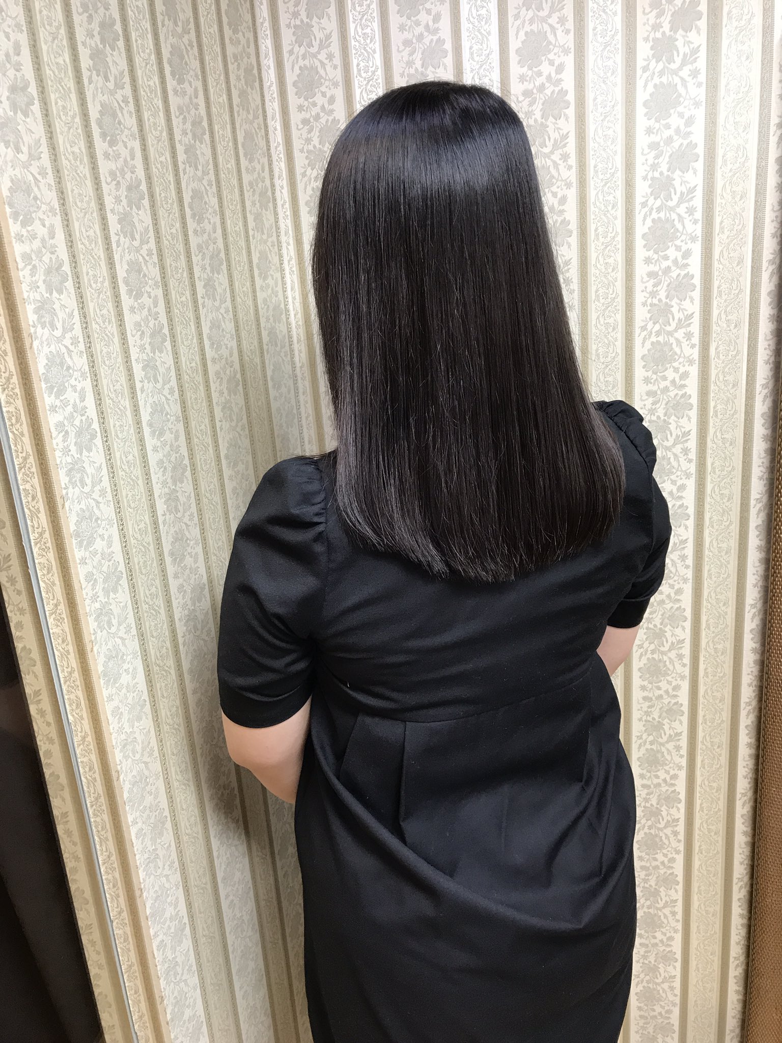 シャンテグラム No Twitter ヘアスタイル紹介 キレイな黒髪スーパーロングヘアーをナチュラルなセミロングヘアーにバッサリとカット カット後に毛先に厚みが出ました シャンテグラム No Twitter ヘアスタイル紹介 キレイな黒髪スーパーロングヘアーをナチュラルなセミロングヘアーにバッサリとカット カット後に毛先に厚みが出ました