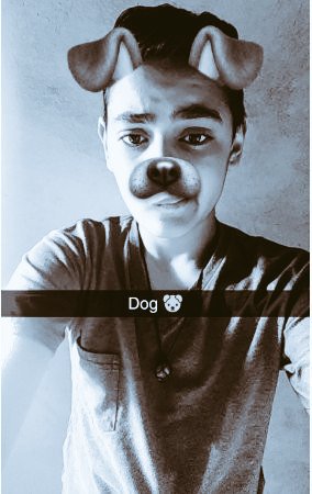 "Não sou de demonstrar sentimentos, mas sou cheio deles. Eu sofro em silêncio, amo com um olhar e falo com sorrisos"