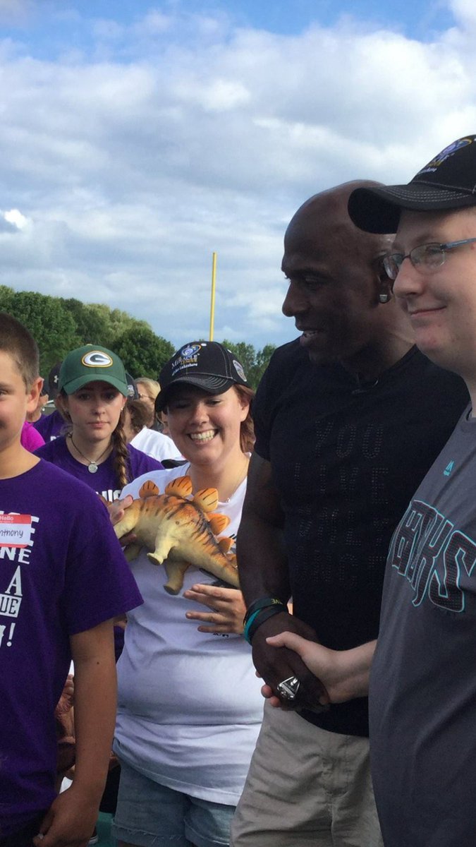 Salamanda311's tweet photo. Lmao I'm either mesmerized by the dinosaur or by Donald Driver https://t.co/IOc6bnia8l