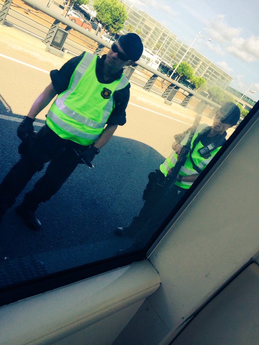 lmpresario's tweet image. #Bombenstimmung #BCN airport
