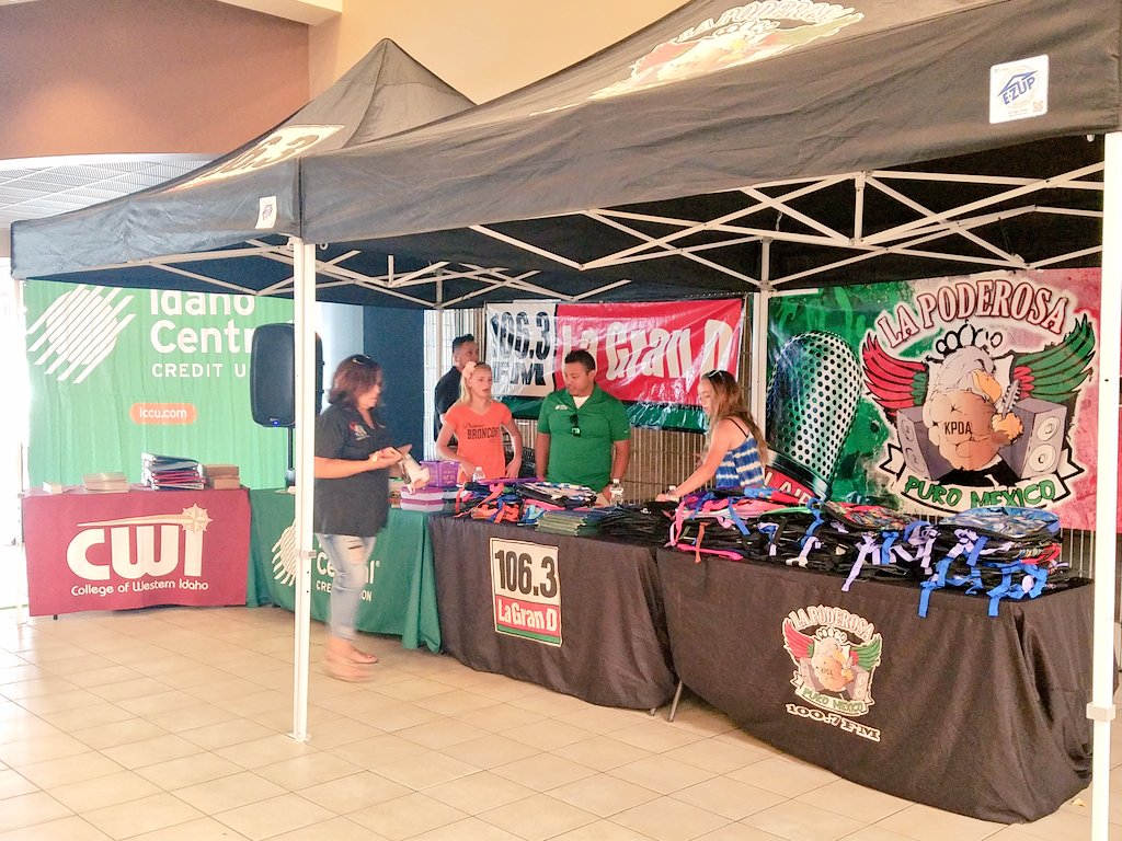 MMallory1996's tweet photo. Worked w/ Radio Rancho &amp; ICCU @ Karcher Mall for the Back 2 School kick-off yesterday. Great turnout! @CWI_Kellen @cwiadmissions @cwidaho https://t.co/z48jJSgjfO
