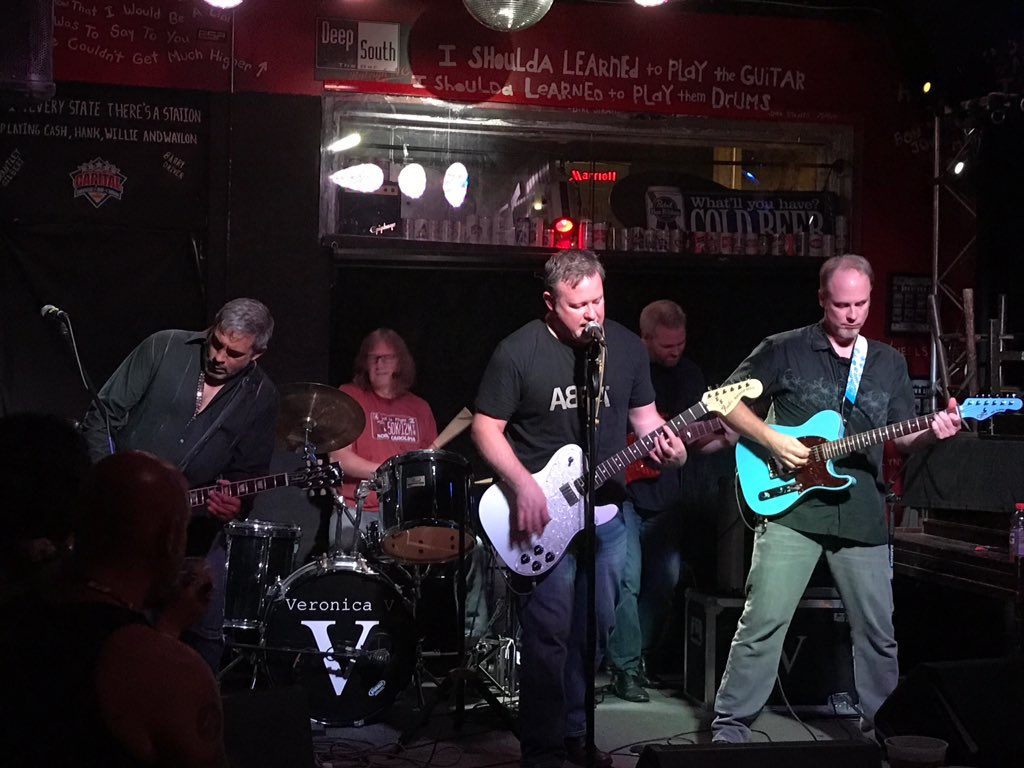 DavidLedrowski's tweet image. Great show last night at @DeepSouthBar with Michael Daughtry, Gringo and @veronicavband