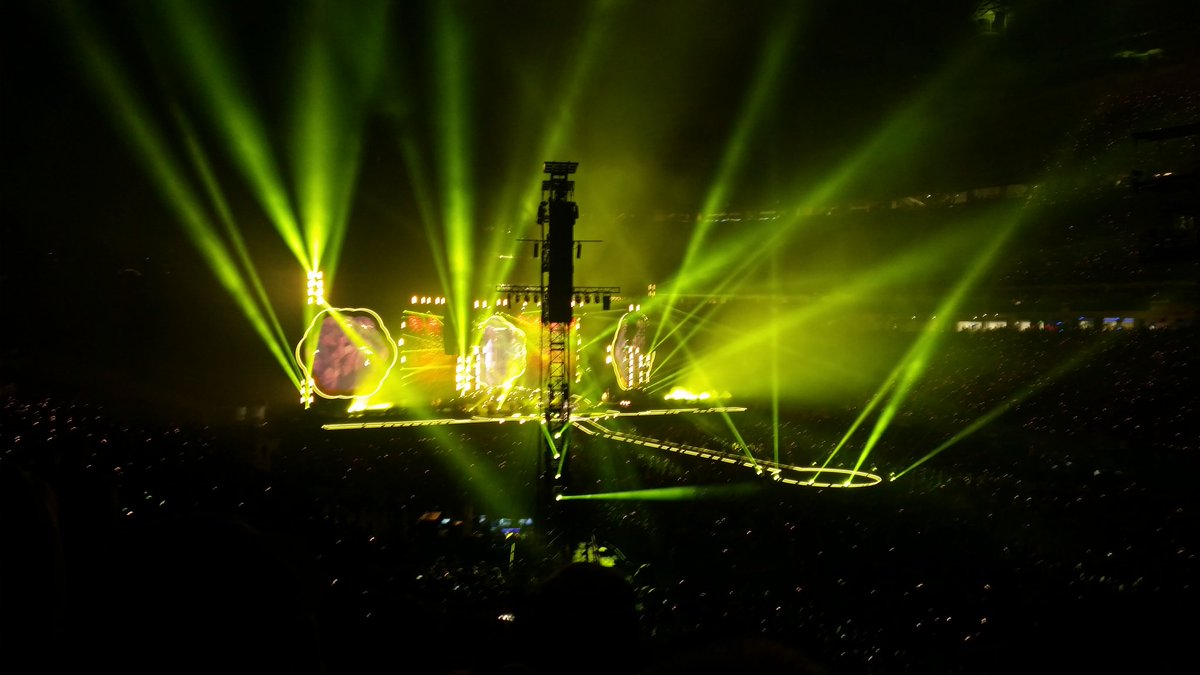 It was all yellow #coldplayminneapolis