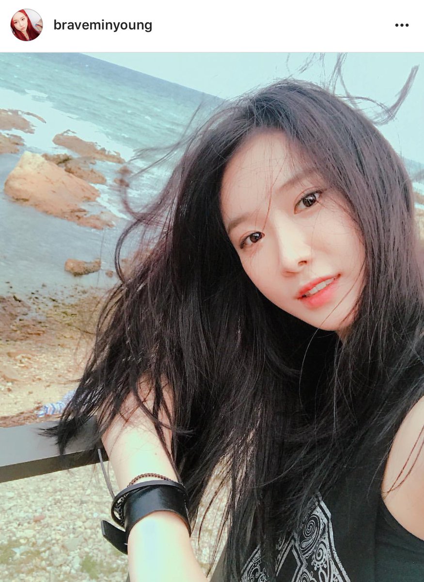 bgminyoungpic's tweet photo. [INSTA UPDATE] 170813 #MINYOUNG #BRAVEGIRLS

🌊🌊 https://t.co/cZqttSqA99