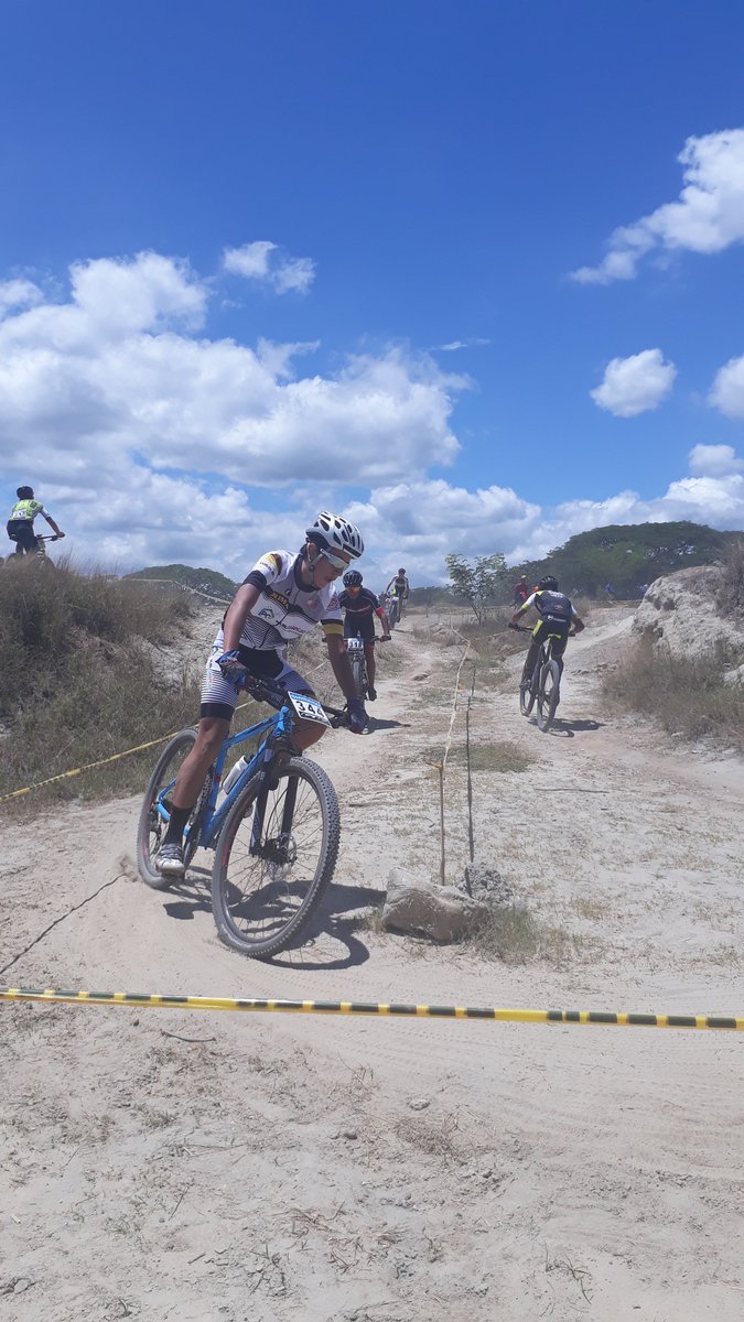 jeroescobar123's tweet photo. Ya compitiendo #zarzal #bici #mtb https://t.co/FHpqSwy5vu