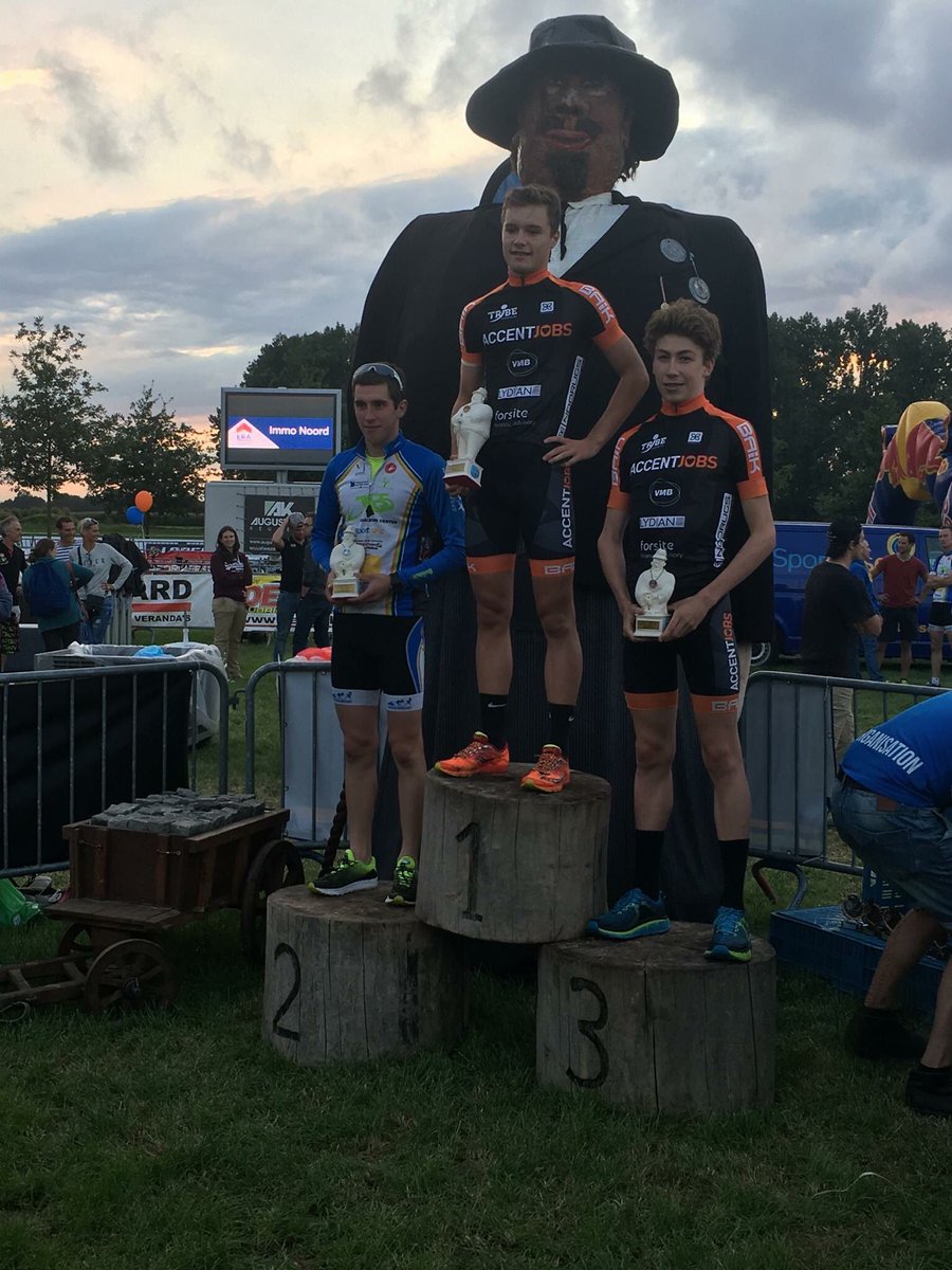 Weekend begon zaterdag al goed met <a href="/RemcoVerbelen/">Remco Verbelen</a> en <a href="/Antoon_Houben/">Antoon Houben</a> op 1 en 3 bij de beloften in sprint tri v #wuustwezel