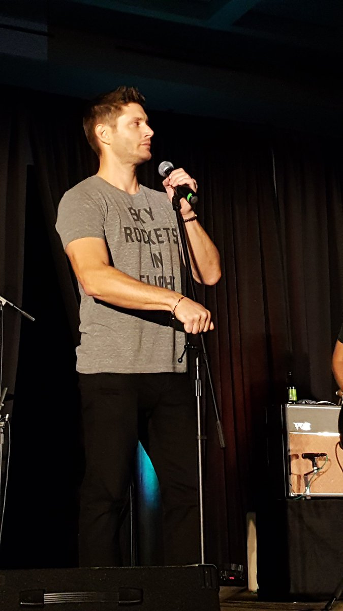 AnjiAnks's tweet photo. Happy #JenSunday  #SPNFamily. #Rockstar  #JensenAckles 😍
@DR_SPN_PHD @SPN_France @s_verasani @Becky78344366 @tris820 
Pics cr @FangasmSPN https://t.co/v0dRyI4Ekl