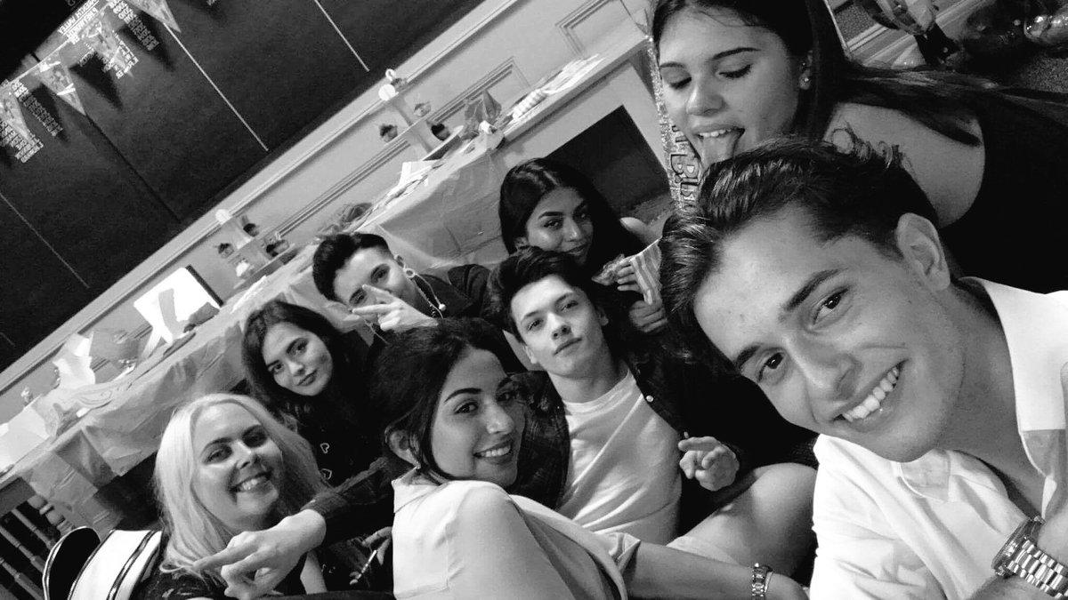 cry_stalball's tweet photo. work friends are the best 😇 https://t.co/wgFHCtrF56