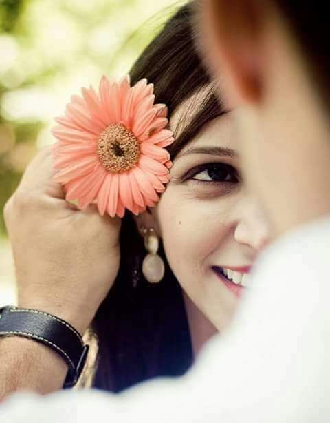 " أيها الحبيب منذ أن دخلت قلبي ، تحطمت الأصنام فيه
ولم يعد مسكناً لغيرك ."........❤💔💔