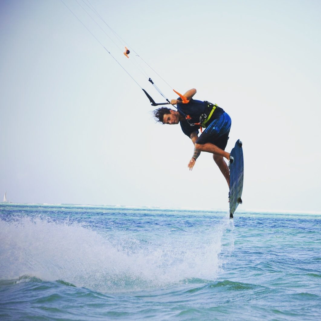 BigioneV's tweet photo. Focus on your goals and go for it! βοΈπ#liquidforcekites #meerkat #Huaweip10 #flatlinesa #linemount #xtremeaccesories #kiwengua #zanzibar https://t.co/OnmHmpT3LC