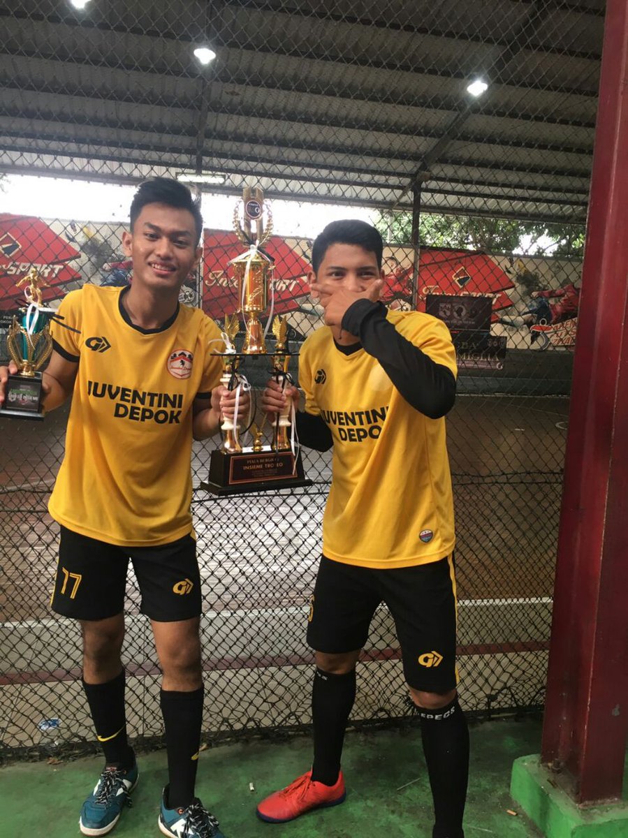 JUVENTINIDEPOK_'s tweet photo. Narsis lu! (2)

#TrofeoCup https://t.co/HkwGF8BOPe