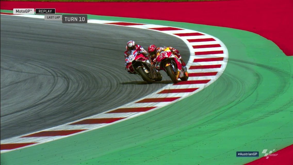 welovehonda's tweet photo. Ini dia moment paling menegangkan di race #AustrianGP, setuju kan Brosis? #WelovemotoGP https://t.co/RNgs4Q3nvB