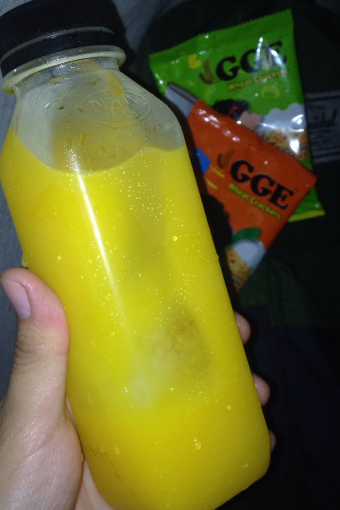 tine_quezon's tweet photo. Midnight snack 😊👌🏻
No spons. But try GGE wheat crackers it really taste good ❤️
#vegan #blenderedMango #GGE #WheatCrackers #health https://t.co/VooLx11Xcg