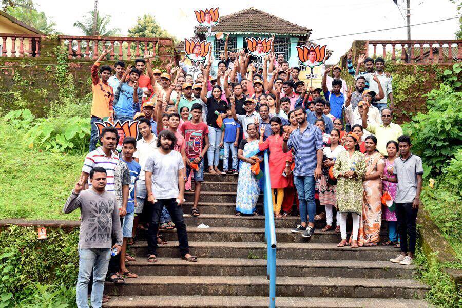 Campaign moments in #Usgaon today morning - overwhelming response &amp; great support with Manisha and our supporters.