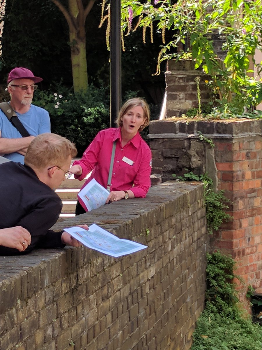 Halesgroup2017's tweet photo. Our tour guide describing early Roman #London as a "higgeldy-piggeldy" frontier land. #LoveThatWord #Wooster https://t.co/1UeJ8s9TxK