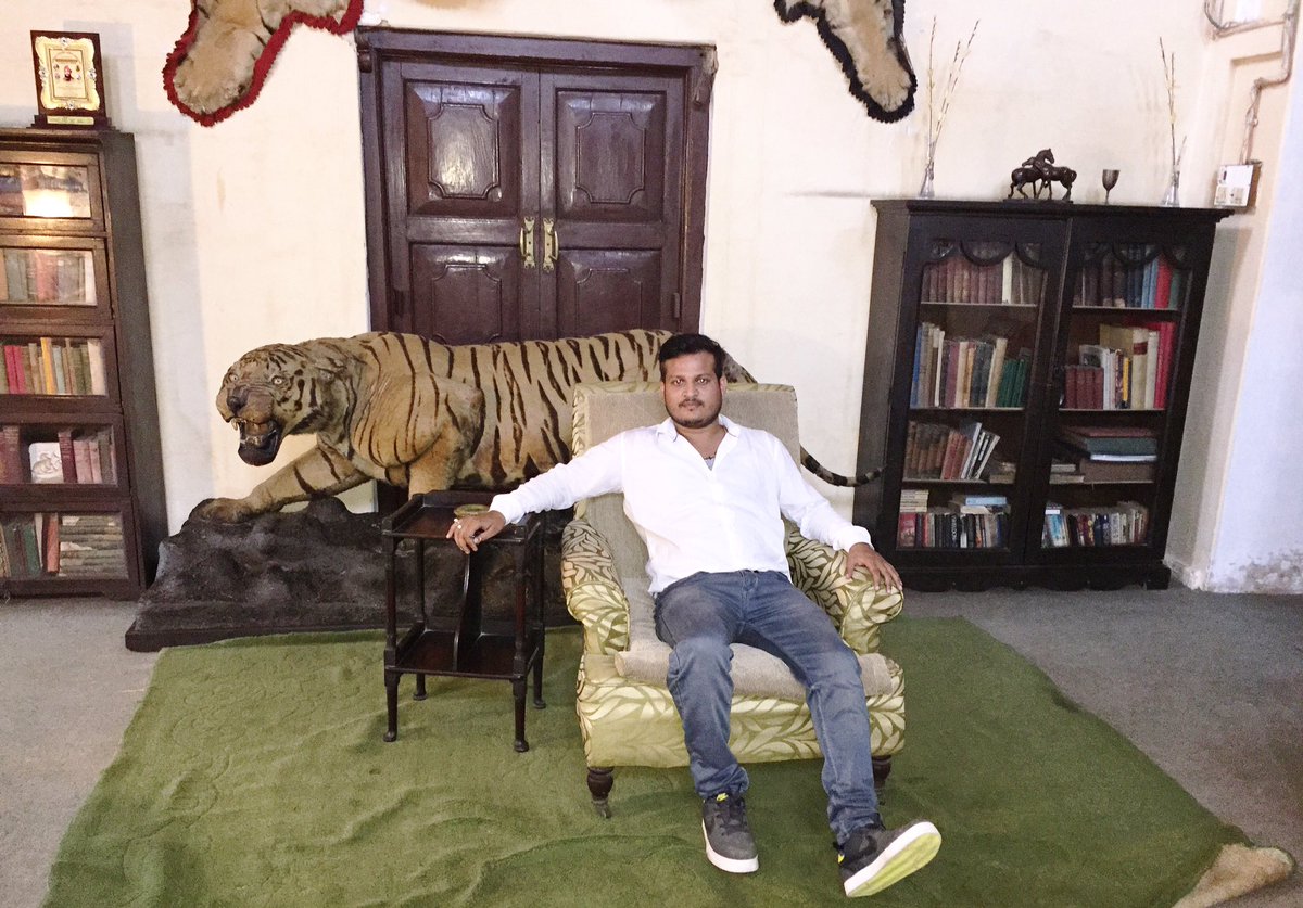 varunthakurr's tweet photo. #awagarh #estate @sunilyadv_unnao @MLArajeshSP @manojdhopchandi @yadavakhilesh @KaRuNeShDwIvEd2 @gope_singh @bhupendra_praja https://t.co/TjzjMygnKg