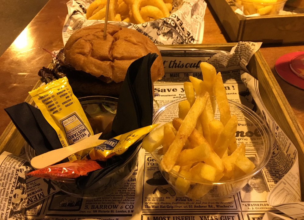Flavourseeker's tweet photo. Best #burger in Ciutadella de Menorca? Find out in our foodie's guide  https://t.co/HkQBNb54Ac #foodie #Menorca #Spain https://t.co/bX3HBIU4Fh