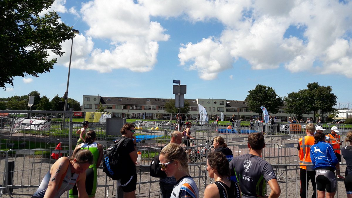 Een 9e plaats voor de dames van TC Twente 2 bij de teamrelay van de <a href="/Teamcompetities/">Teamcompetities</a> 1e Divisie!