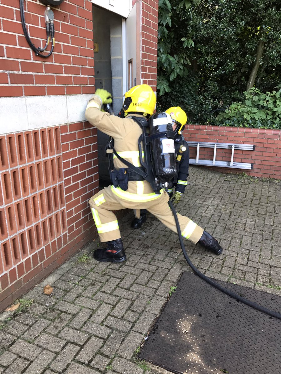 Rushmoor02's tweet photo. 1/3
BA practical to embed Ff Holt @HFRS_Academy skills into watch #TeamWork #BASafety #OpsReady @Plumbley11 https://t.co/0SbOcFlmWB