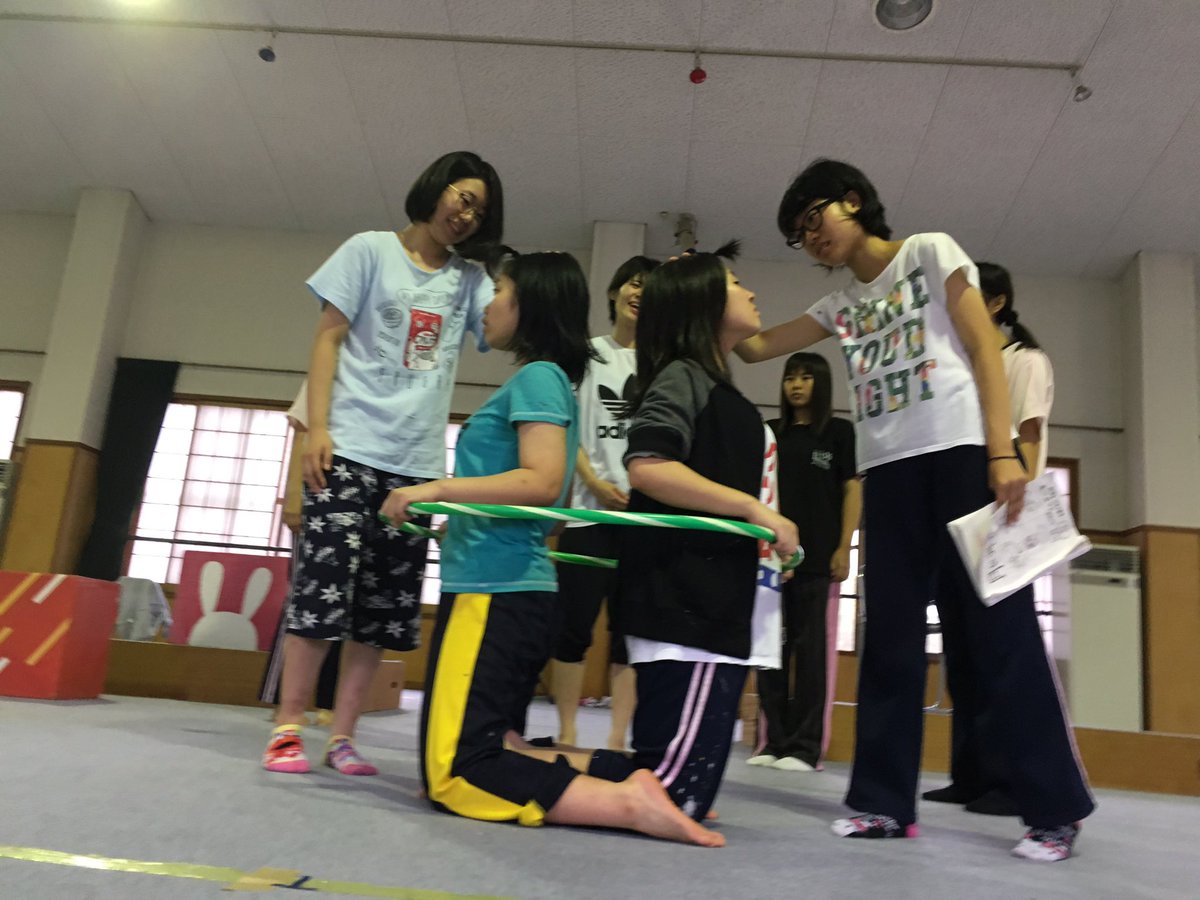 金蘭会高校演劇部 A Twitteren 演劇部合宿２日目も無事に終了しようとしています ここ10数年の中で今年が最も涼しい合宿でした お陰で練習 もはかどり 夜は恒例の花火 なんでもバスケット 罰ゲームとしての懐かしのシーン披露 そしてお菓子タイム 夜は騒がしく