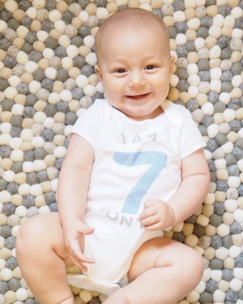 emmak_25's tweet photo. How did this even happen?! 7 months old (and 2 days) 😩 #watchthemlearn #makingmemories #ukbloggerlife #JohnnyJames https://t.co/ybE9Y0HUBC