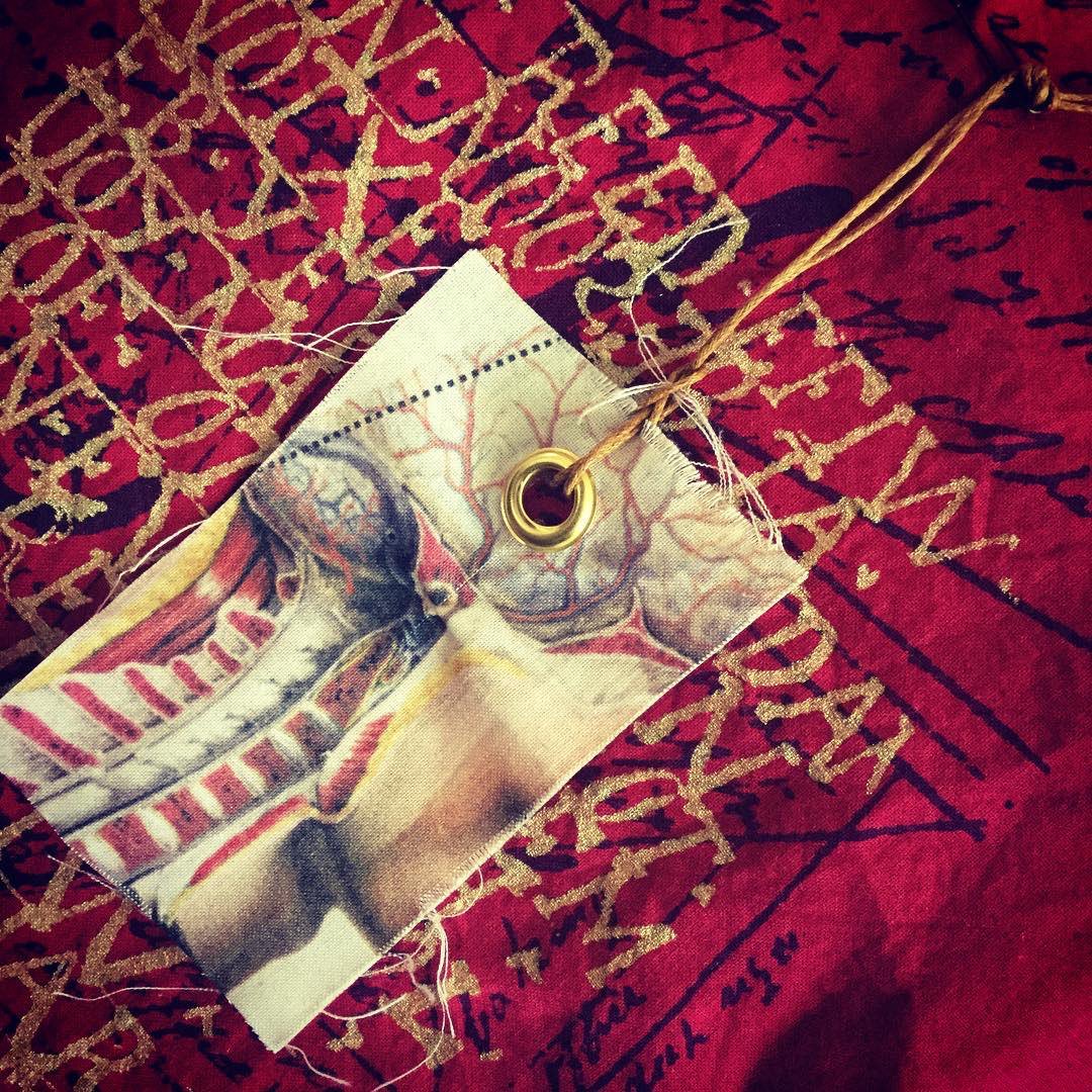 mrgracehughes's tweet photo. #Anatomical #SwingTicket for #EnglishEccentricity made from leftover suit lining fabric.. #Dandy #Chap #AntiBrand #Saboteur #Punkature .. https://t.co/auzGGDRgWZ
